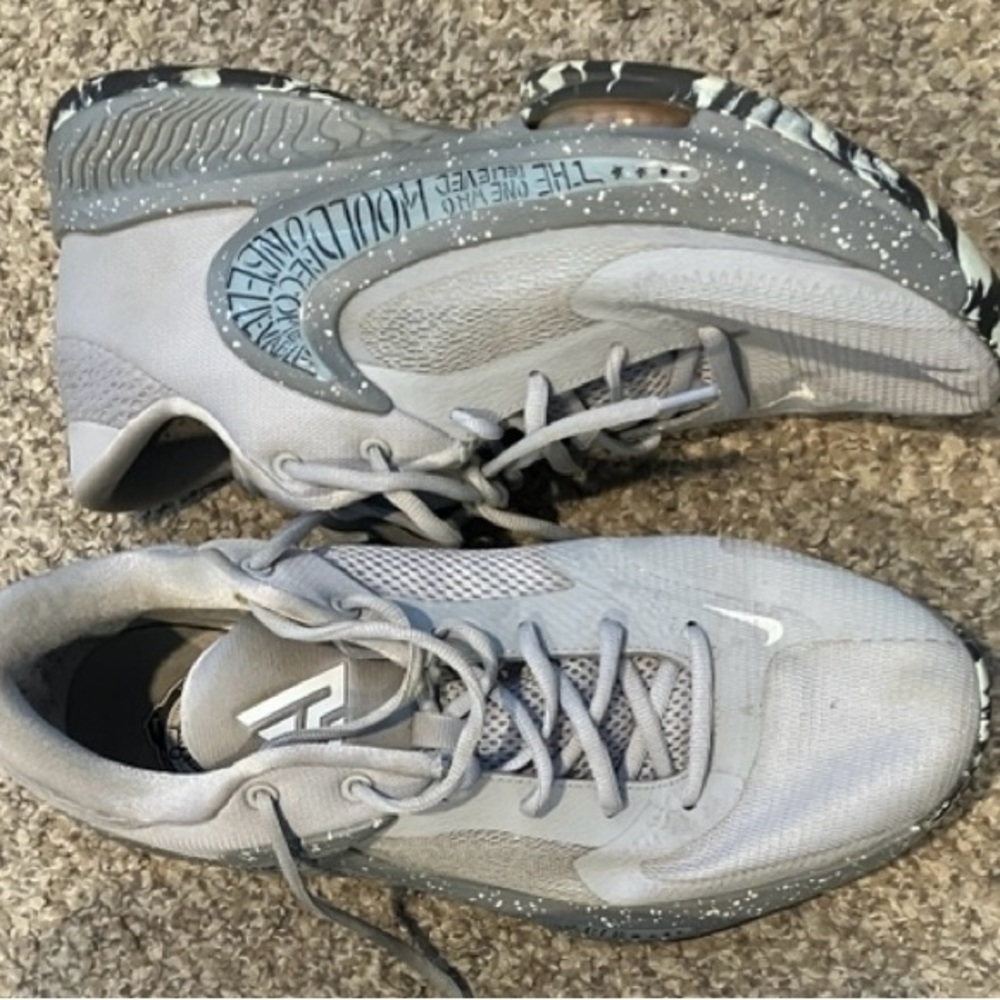 Nike Giannis Sneakers Zoom Freak 4 | Gray Athletic